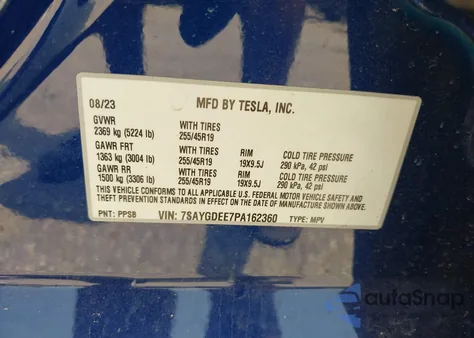 2023 Tesla Model Y Awd/Long Range Dual Motor All-Wheel Drive z USA, uszkodzony, nr VIN 7SAYGDEE7PA162360